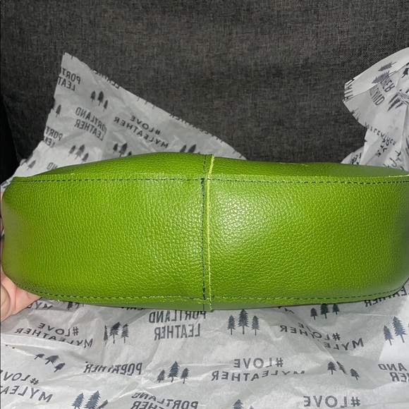 Portland Leather Mantis Classic Nora Shoulder Bag - Picture 7 of 11